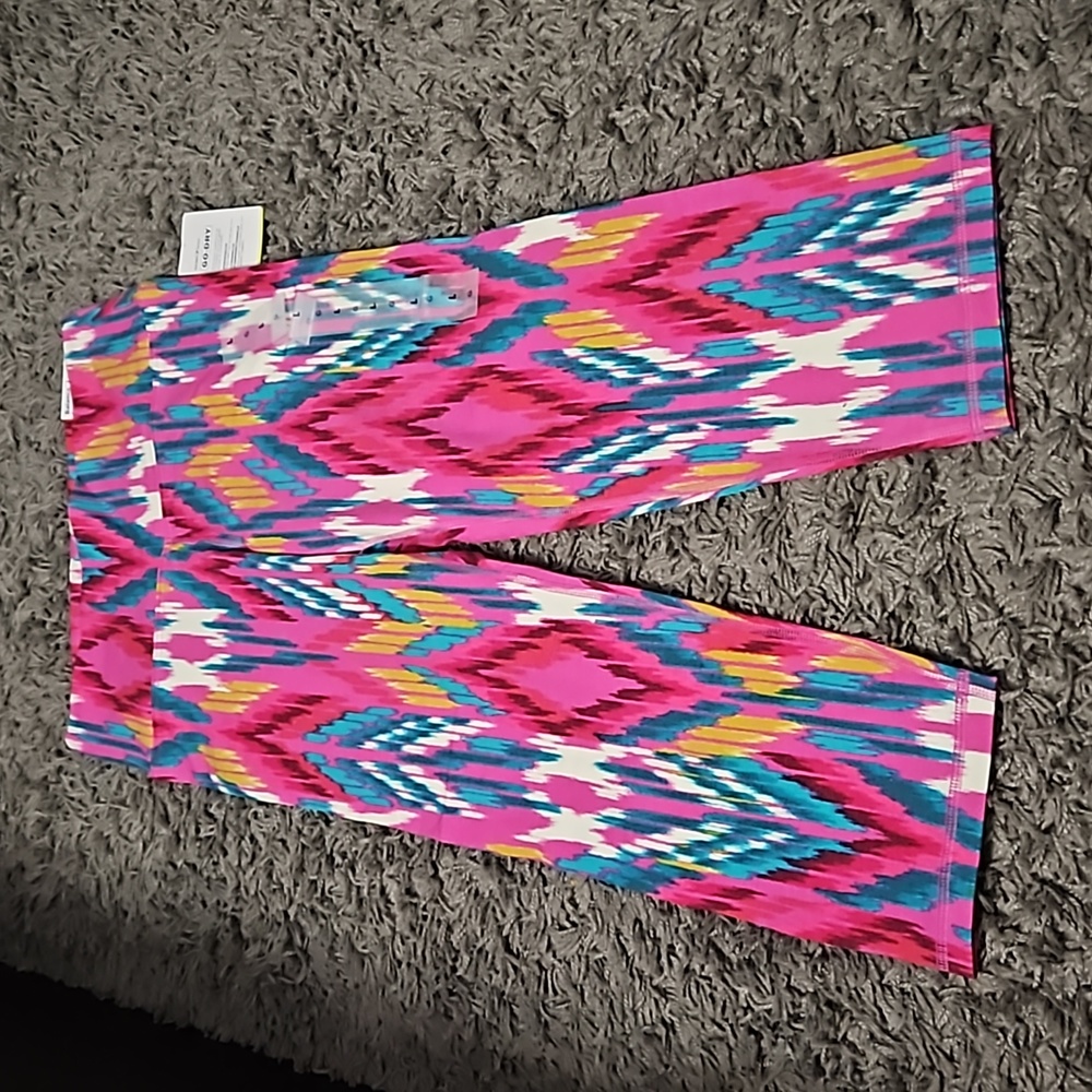 BNWT old navy balance crop leggings